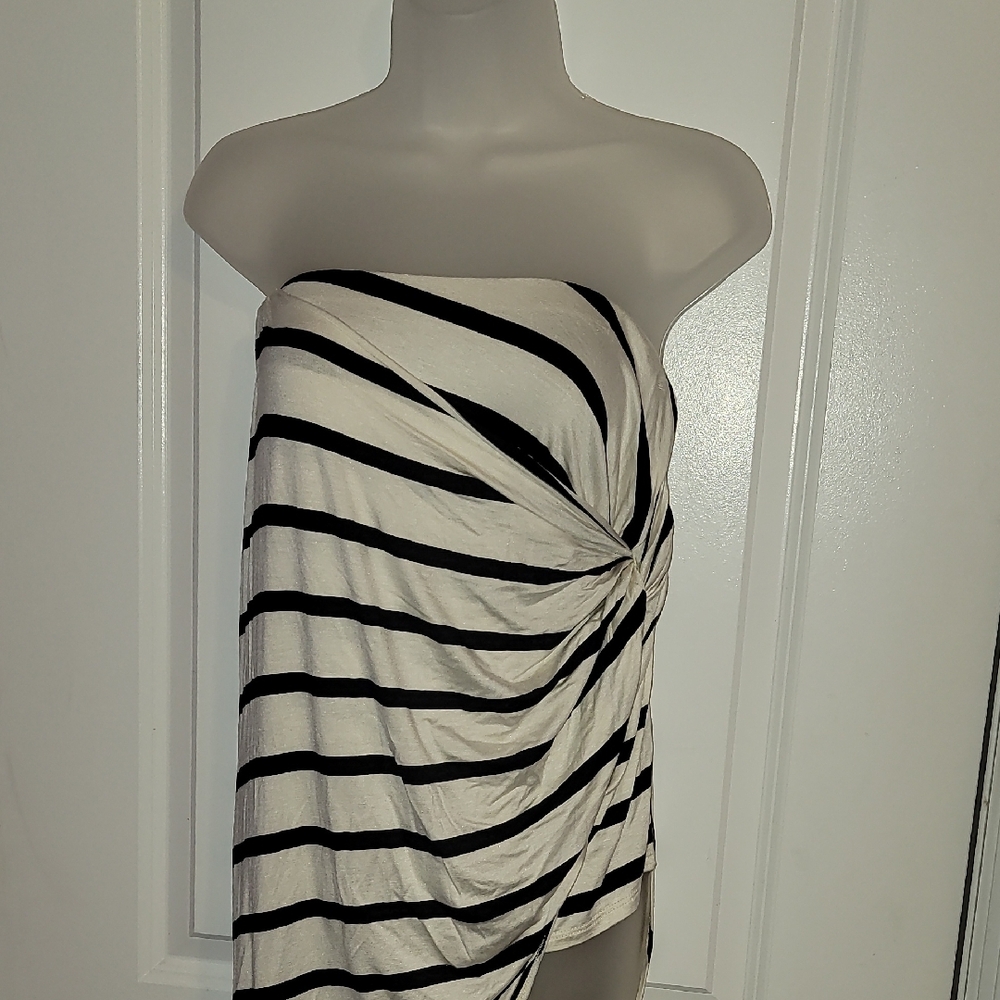Charlotte Russe Black and White Asymmetrical Halter Top w/ Side Knot Sz: L NWT - Picture 4 of 5